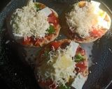 मिनी पिज़्जा(mini pizza recipe in hindi) रेसिपी चरण 5 फोटो