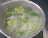 Foto langkah ke 1 dari resep Tumis brokoli buncis siram kornet.