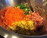 玉米紅蘿蔔絲黑豬肉水餃的食譜步驟1照片