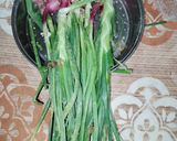 A picture of step 1 of Spring Onion Sabji.