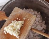 Tejszínes-gombás csirkemell, szarvacska tésztával recept fázis 2 fotója