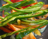 Foto del paso 1 de la receta: Fajitas de pollo con sus salsas