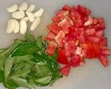 A picture of step 1 of Turkey berry curry.
