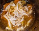 Foto langkah ke 5 dari resep Sup Bihun Bening Pelangi.