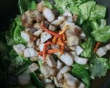 รูปขั้นตอนการทำที่ 4 ของ หมูสามชั้นผัดผักแขนง by.รถเมล์เด็กหอ