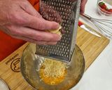 Marcipános sült eper, eper gratin recept fázis 3 fotója