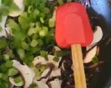 A picture of step 4 of Volcano rice with pepper sauce.