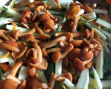 Foto del paso 8 de la receta: Noodles de huevo al estilo oriental, con setas namiko, para vegetarianos