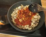 Foto del paso 5 de la receta: Champiñones con jamón y tomate