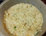 Foto del paso 6 de la receta: Tortilla de papas con cebolla sofrita y perejil picado y ensalada