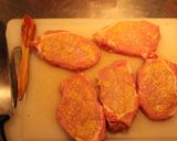 Foto del paso 3 de la receta: Costeletas de cerdo amilaneseado a la pichichí-cucú