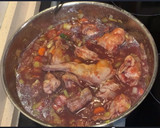 Foto del paso 4 de la receta: Conejo guisado al vino tinto