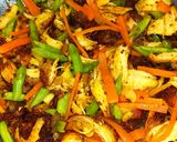Foto langkah ke 4 dari resep Oseng Sayur Tabur Ayam Suwir.