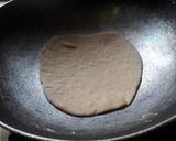 कढईतली तंदुरी रोटी (kadhai tandoori roti recipe in marathi) रेसिपी स्टेप 3 फोटो 