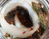 A picture of step 3 of Pickled Asparagus with an Onion.