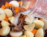 Foto del passaggio 3 della ricetta Carne in umido con patate alla giapponese "niku-jaga" 🥔