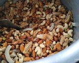 ડ્રાય ફ્રુટસ ના લડ્ડુ (Dry fruit ladoo Recipe in Gujarati) રેસીપી સ્ટેપ2ફોટો