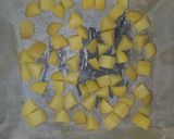 Fűszeres csirkemell csíkok, sütőben sült burgonyával recept fázis 2 fotója