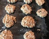 Foto del paso 3 de la receta: Galletitas de avena, banana, miel, pasas, nueces
