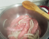 Foto del paso 2 de la receta: Salchichas encebolladas al vino