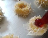 Foto langkah ke 5 dari resep Strawberry cheese Thumbrint cookies.