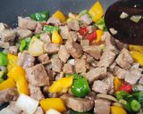Foto langkah ke 6 dari resep Tenderloin Paprika Saus Lada Hitam.