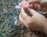 صورة لخطوة 7 من وصفة كعيكعات بااطلية وطريقة صنع الورود بشكليين