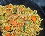 Foto langkah ke 8 dari resep Mie goreng sayur simple.