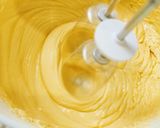 Foto langkah ke 3 dari resep Vanilla Cupcakes ala Crafty Science.