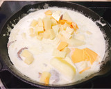 Foto del paso 3 de la receta: Papas Fritas con Salsa de queso a la Sartén de hierro 🇨🇱