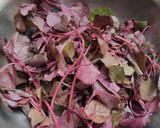 A picture of step 1 of Red Amaranth Saag.