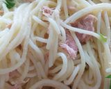 Foto del passaggio 4 della ricetta Spaghetti al tonno