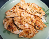 Foto del paso 3 de la receta: Pollo a la plancha extra jugoso