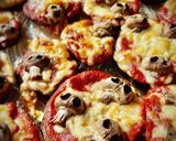 Foto del paso 3 de la receta: Mini pizzas fit terroríficas (con base berenjena)