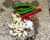 A picture of step 1 of Fresh Garlic Chutney.