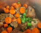 A picture of step 2 of Soup with beef bones and soup mix.