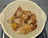 Foto langkah ke 1 dari resep Ayam Woku/ Ayam Rica-Rica Kemangi.