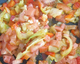 Foto del paso 2 de la receta: Macarrones con verduras y gulas