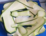 Foto del paso 1 de la receta: Lasaña de calabacín rellena de pollo