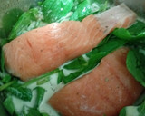 Foto del paso 2 de la receta: Salmón en crema de espinacas y tomatitos cherry asados
