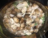 Hình bước làm 2 của món Canh tôm nấu nấm bông hẹ