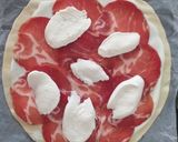 Une image de l'étape 2 de Pizza coppa mozzarella.