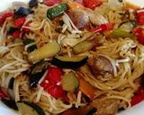 Foto del paso 17 de la receta: Wok de verduras, solomillo y fideos de arroz...ricooo!!
