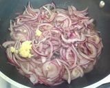 A picture of step 3 of Gourmet Semolina Sandwich with Roast Beef and Ginger Onion.