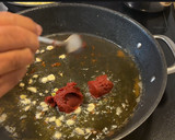 Foto del paso 2 de la receta: Pollo con tomate en aceite y parmesano