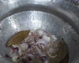 A picture of step 2 of Lehsuni Pulao.