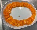 Une image de l'étape 4 de Salade de tomates bicolores à l’oignon rouge et mozzarella.