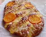 Foto del paso 9 de la receta Coca de Sant Joan 2025 v2: Crema, piñones, naranja confitada y azúcar humedecida en anís