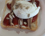 Foto del paso 5 de la receta: Tosta de anchoas con huevo poché