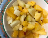 Foto del paso 1 de la receta: Desayuno saludable: durazno, pera, nueces y miel